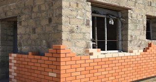 Профессиональная облицовка цоколя дома в Балтийске в октябре