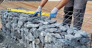 Устройство подпорной стенки из габионов в Балтийске в октябре